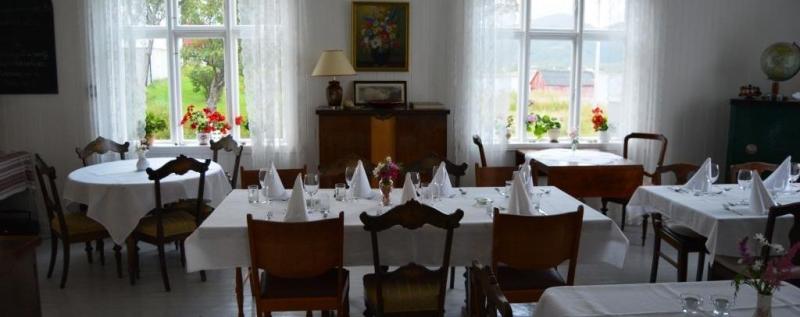 Restaurant5 425kb.jpg